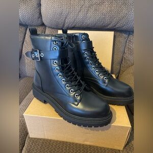 💙NWT TINSTREE Black Leather Lace-Up Boots size 10 women 💙